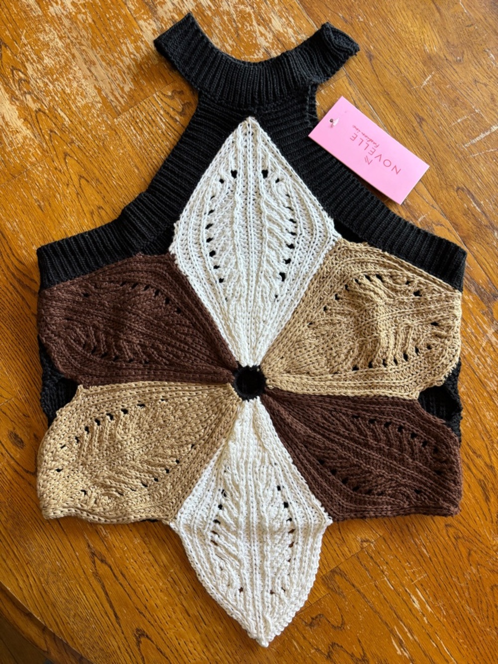 NEW Novelle Knit Top with Black Ribbed Trim Size Medium